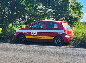 ¡LOCALIZAN ABANDONADO TAXI VB-4313 -En el Tramo Veracruz-El Tejar