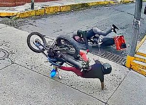 ¡SE AVIENTAN UN DUELO DE BREAK DANCE CON MOTOS! -Y Terminan Mallugados, Frente a la Capilla de San Francisco en Huatusco