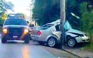 ¡SE IMPACTAN CONTRA UN POSTE DE CONCRETO! -El fatal accidente dejó un saldo de una persona muerta y otra más lesionada