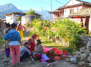 ¡SUMAN 143 MUERTOS! -Tras Sismo de Magnitud 5.6 en Nepal