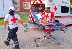 ¡ATACÓ A MACHETAZOS A SU PAPÁ! -Presenta una Herida en la Cabeza Mientras el Agresor Escapo
