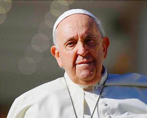 ¡PAPA FRANCISCO DESTITUYE A OBISPO! -Muy Crítico de su Papado