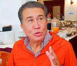 ¡“QUE REVISEN EN SUS OFICINAS”! -Héctor Dice que Funcionarios de Cui Piden Diezmo, Quinceañera, Ventilador y Hasta la Mitad por Adela...