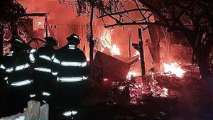 ¡SE QUEMAN DOS CASAS EN LA RESERVA 4! -El Incendio Inicio Por Un Corto Circuito