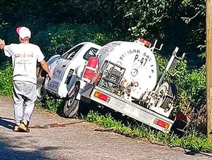 ¡PIPA DE GAS SIN FRENOS SALE VOLANDO DE LA CARRETERA!