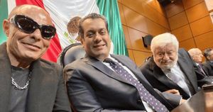 Circo, Maroma y Teatro... ¡Maussan Invita a Claudio Yarto a la Cámara de Diputados!