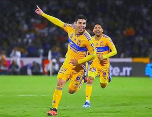 PUMAS ABAJO... ¡TIGRES SACA VENTAJA EN CU! -SE JUGÓ EL DUELO DE IDA, LOS REGIOS GANAN 1-0, GOL DE JESÚS ANGULO LOS PONE CON UN PIE EN LA FINAL