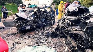 MUEREN TODOS LOS OCUPANTES ¡CHOCAN DE FRENTE!, SEIS MUERTOS *Inicia Diciembre con Saldo Rojo-