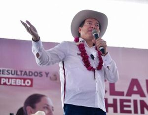 ¡SE ENGALLA MORENA!