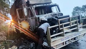 ¡SE INCENDIA TÓRTON POR CORTO CIRCUITO EN EL MOTOR!