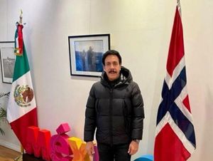 ¡OMAR FAYAD PRESUME SU LLEGADA A NORUEGA; LO TUNDEN EN REDES!
