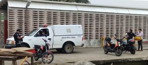 ¡PESCADORES SACAN DEL RÍO A UN HOMBRE SIN VIDA!