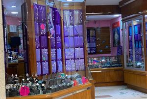 ¡ASALTAN UNA JOYERÍA Y EN OPERATIVO RELÁMPAGO ATRAPAN A UNOS Y ESCAPAN OTROS...!