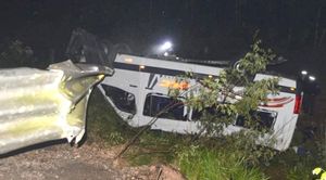 ¡DOS MUERTOS Y DIEZ HERIDOS EN VOLCADURA! *LAMENTABLE ACCIDENTE OCURRIÓ EN LA CARRETERA LAS CHOAPAS-OCOZOCOAUTLA