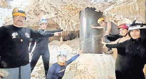 ¡ECOLOGISTAS EXHIBEN CUEVAS PERFORADAS POR LOS PILARES DE HIERRO Y CEMENTO!