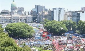 ¡MILES DE PERSONAS SE SUMAN LA HUELGA GENERAL!
