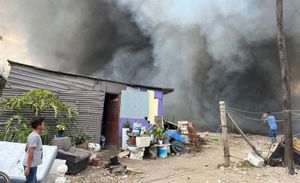 ¡BOMBEROS APAGAN INCENDIO EN BASURERO!