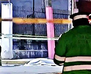¡LE DISPARAN EN LA CABEZA CUANDO CAMINABA CON UNA AMIGA!
