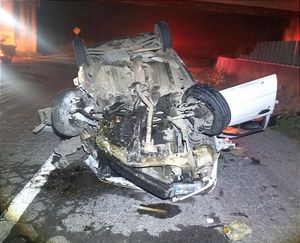 ¡POLICÍAS IBAN DE VACACIONES Y TERMINAN VOLCANDO!