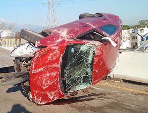 ¡CARRITO CHOCÓN DESTROZADO EN LA CÓRDOBA-VERACRUZ!
