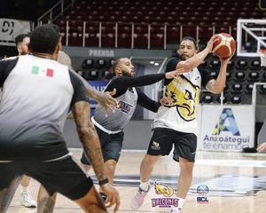 ¡DEBUTAN HALCONES XALAPA EN TORNEO DE VENEZUELA!