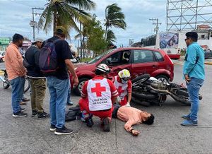 ¡SALEN “VOLANDO” DOS MOTOCICLITAS!