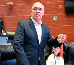 ¡JULEN SACARÁ EL PAQUETE! -*Iniciativas de AMLO son distractores  *Sacaran esas y otras más