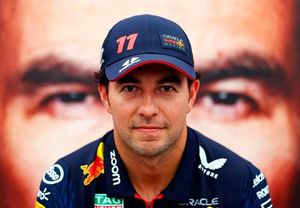 ¡ALTERA LLEGADA DE HAMILTON PLANES DE CHECO PÉREZ!