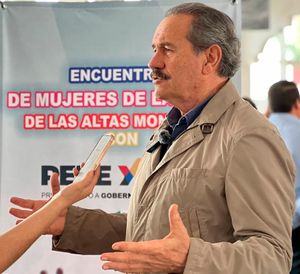 ¡REGRESAN LOS POLÍTICOS DE LA VIEJA GUARDIA! *Juan Bueno dice que se re-agruparon *El Yunque y la Muralla Azul revivieron *Reactivaron las estructuras oxidadas