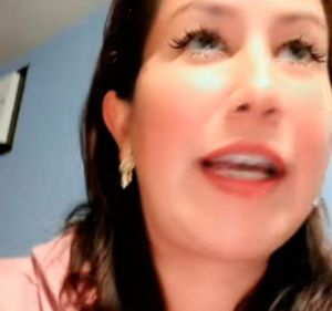 ¡MAESTRA LAMENTA TRATO DADO DE CUI! -*“Me siento en los tiempos de Duarte”