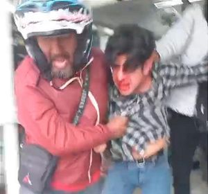 ¡PALIZA DE REPARTIDORES DE DIDI A ESTAFADOR! -*Que les marcaba para hacerles pedidos y nunca pagaba