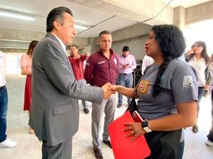 ¡CORREN A LA JEFA DEL IVD! - |*Y 3 MÁS POR EL ADEUDO EN UNIFORMES A LA EMPRESARIA XALAPEÑA