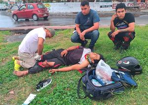 ¡CONDUCTORA IMPACTA A MOTOCICLISTA EN LAS VEGAS! -