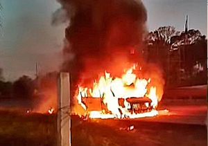 ¡SE INCENDIA AUTO EN LA AUTOPISTA! - |A LA ALTURA DE “LA QUEBRADORA”