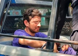 ¡YA SE LLEVABA UNA BICICLETA! - APROVECHÓ QUE EL DUEÑO COMPRABA REFACCIONES