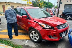 ¡CHOCAN DOS CON PILÓN! - 4 VEHÍCULOS DAÑADOS!