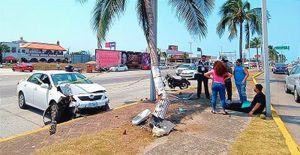 ¡PALMERAZO! - *Y LO DETUVO *SINO TERMINABA EN EL OTRO CARRIL *EN RUIZ CORTINES