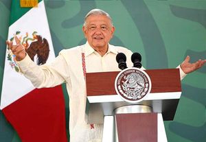 ¡AMLO “LA DEFIENDE”! - "¿CUÁL  CASA?"