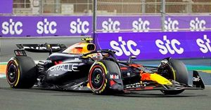 ¡LE CAMBIAN LA CAJA DE CAMBIOS AL “CHECO”! - LA ESTRENA EN EL GP DE ARABIA SAUDITA!