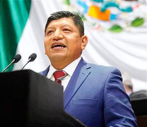 ¡BAJAN A PÉREZ PARDAVÉ! - *Se Quería Colar Como Indígena