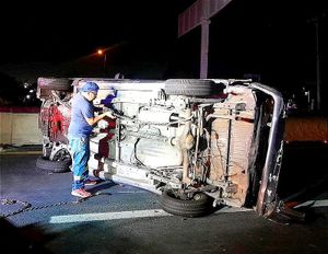 ¡CHOQUE CON VOLCADURA! - EN LA VERACRUZ-CARDEL *PUROS DAÑOS Y EL SUSTO