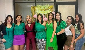 FELIZ CUMPLEAÑOS PARA ELY!
