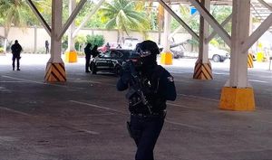 ¡MOVILIZAN A LA TROPA POR HOMBRES ARMADOS AFUERA DE UN CASINO!