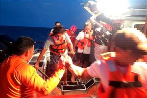 ¡RESCATE EN ALTA MAR! - SE LE TRONO EL MOTOR A “LA GAVIOTA” EN ALVARADO