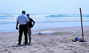 ¡PESCADOR RESBALA EN LAS ESCOLLERAS Y MUERE AHOGADO!