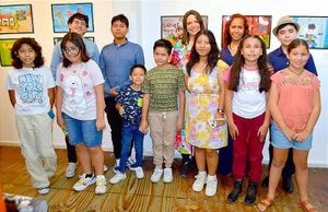NIÑOS RINDEN HOMENAJE A CRI-CRI