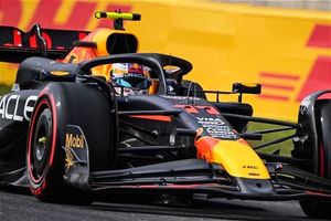 ¡CHECO TERMINA HABLANDO CHINO!