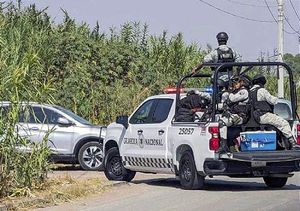 ¡LANZA DOS GRANADAS A LA GUARDIA NACIONAL! - *TIENE 18 AÑOS *CELAYA