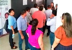 ¡QUEDAN ATRAPADOS EN EL ELEVADOR! - *Uno de ellos fue el Fiscal adscrito