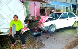 ¡BORRACHAZO: 4 HERIDOS! - *SE IMPACTAN CON LA PARTE TRASERA DEL CAMIÓN RECOLECTOR DE BASURA